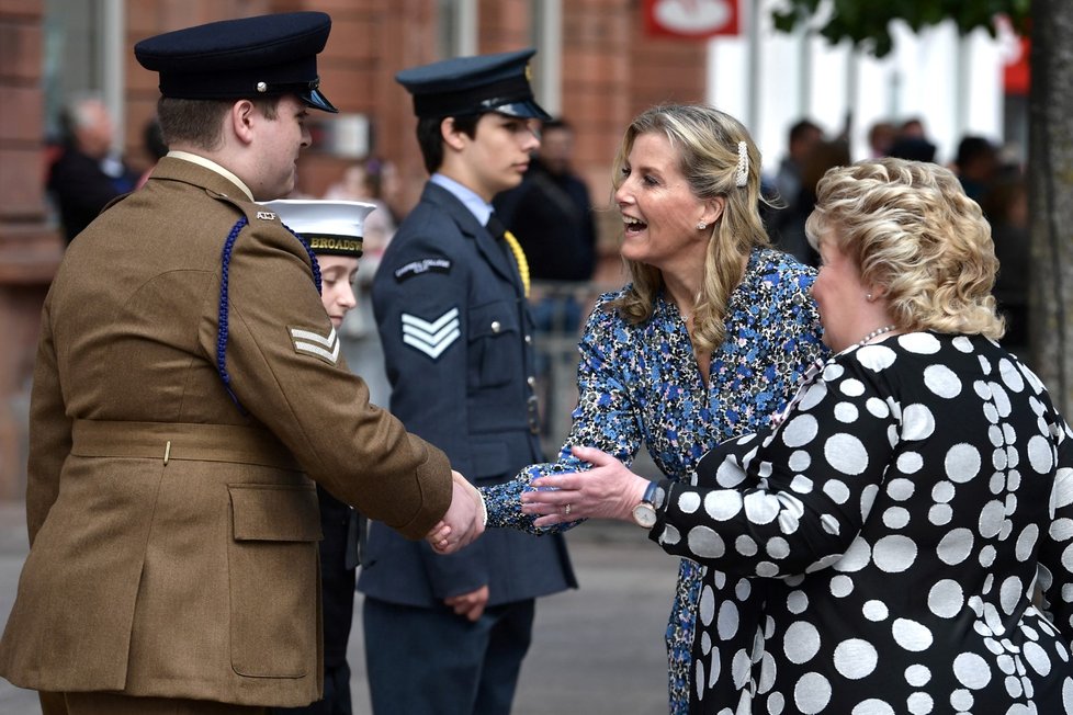Třetí den oslav královnina jubilea: Hraběka Sophie a princ Edward na návštěvě v Belfastu