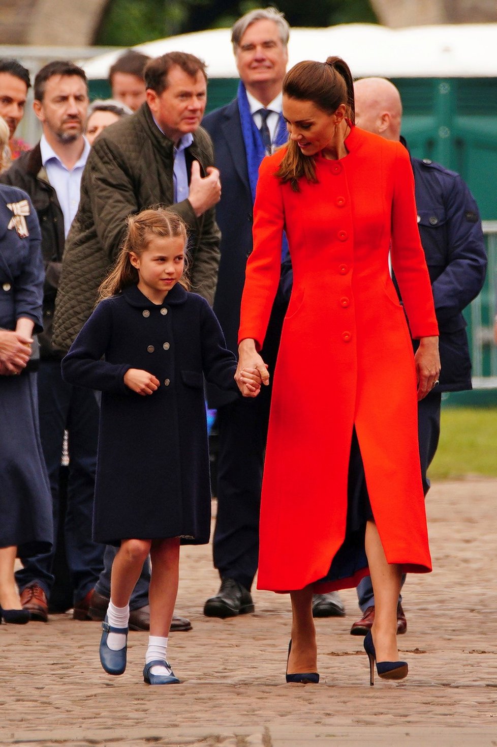 Třetí den oslav královnina jubilea: William a Kate s dětmi vyrazili do Cardiffu.