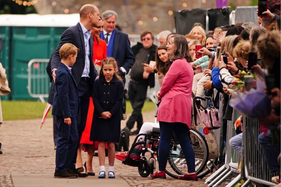 Třetí den oslav královnina jubilea: William a Kate s dětmi vyrazili do Cardiffu.