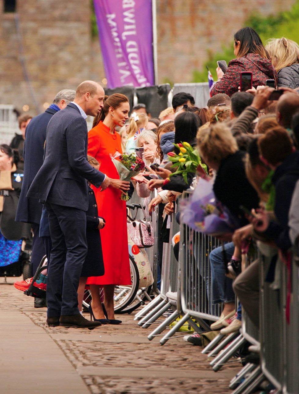 Třetí den oslav královnina jubilea: William a Kate s dětmi vyrazili do Cardiffu.