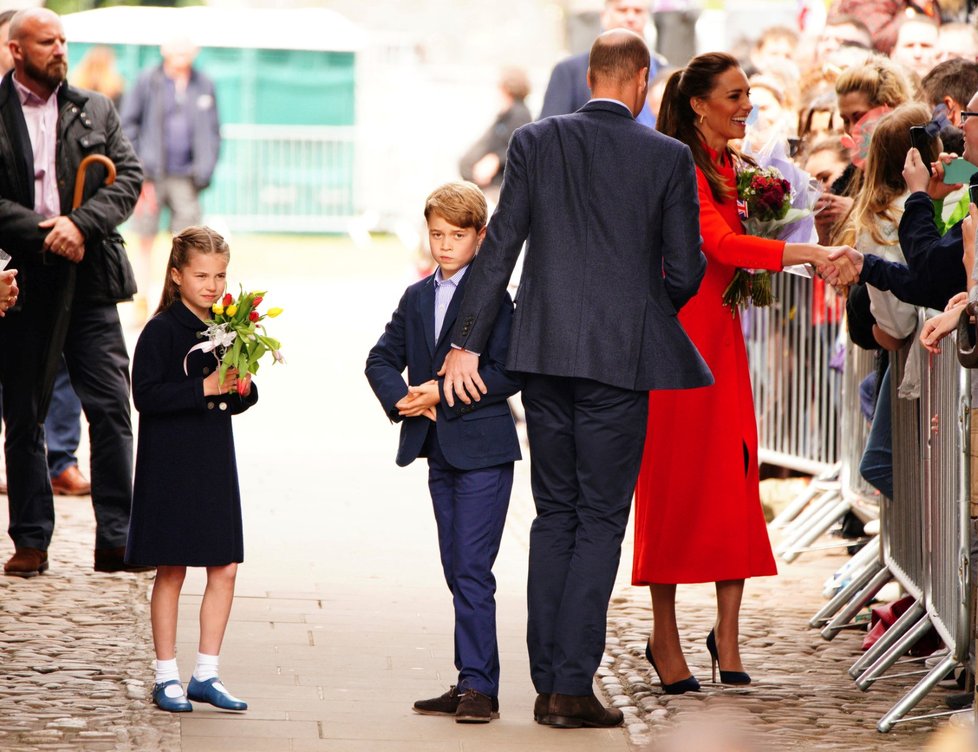 Třetí den oslav královnina jubilea: William a Kate s dětmi vyrazili do Cardiffu