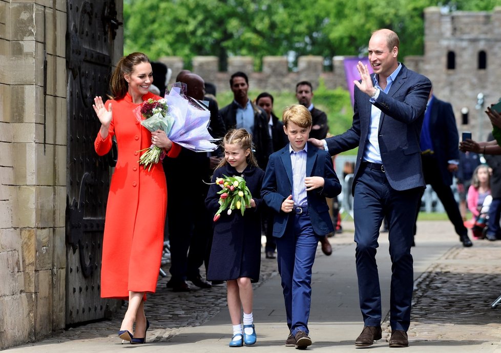 Třetí den oslav královnina jubilea: William a Kate s dětmi vyrazili do Cardiffu