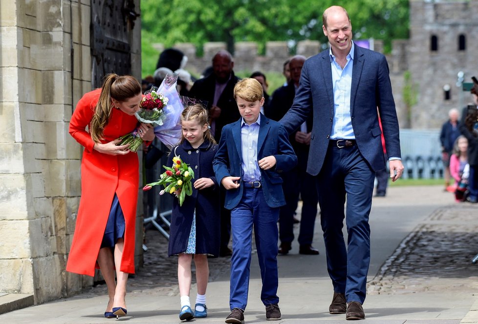 Třetí den oslav královnina jubilea: William a Kate s dětmi vyrazili do Cardiffu