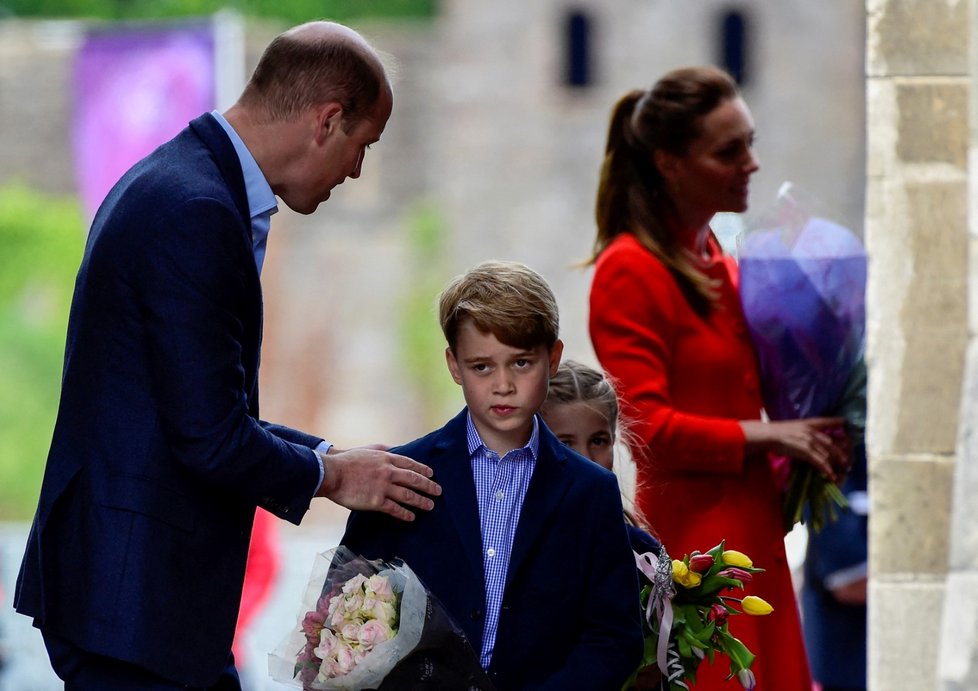 Třetí den oslav královnina jubilea: William a Kate s dětmi vyrazili do Cardiffu.