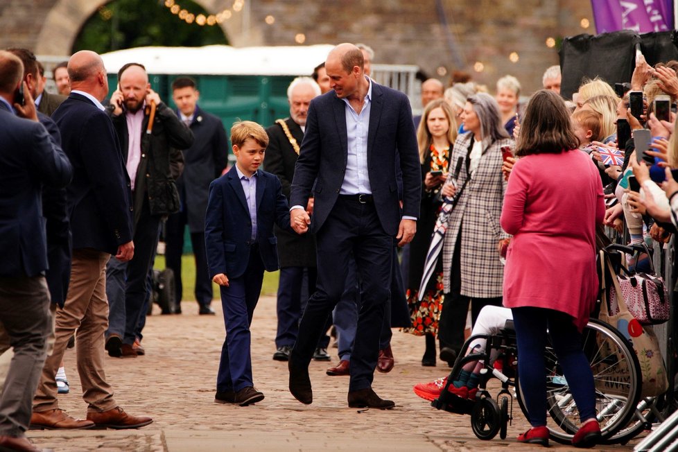 Třetí den oslav královnina jubilea: William a Kate s dětmi vyrazili do Cardiffu