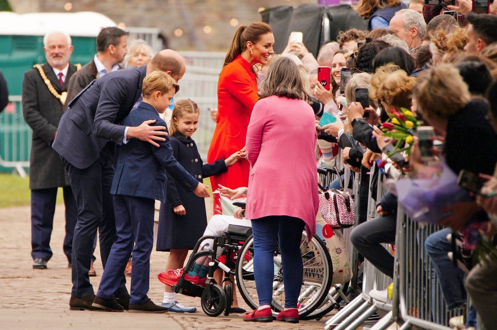 Třetí den oslav královnina jubilea: William a Kate s dětmi vyrazili do Cardiffu