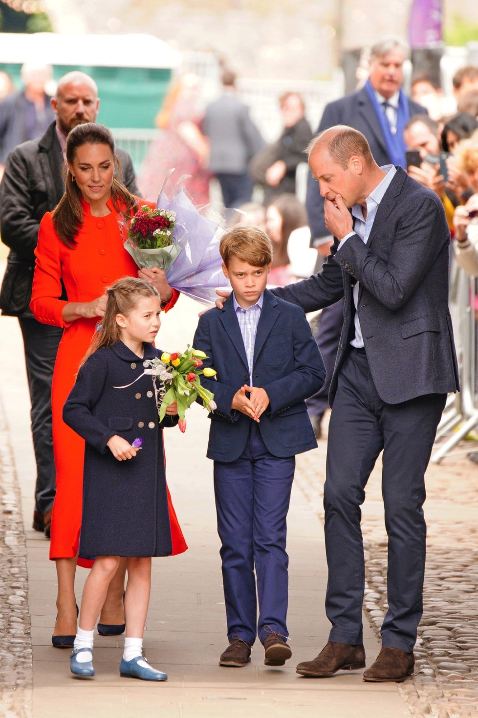 Třetí den oslav královnina jubilea: William a Kate s dětmi vyrazili do Cardiffu.