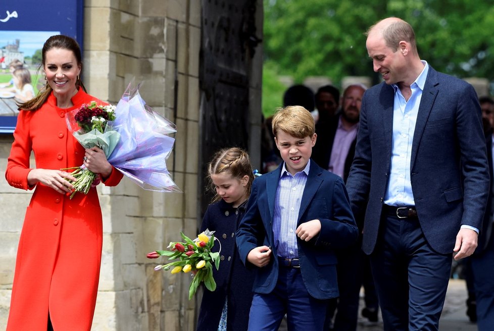 Třetí den oslav královnina jubilea: William a Kate s dětmi vyrazili do Cardiffu