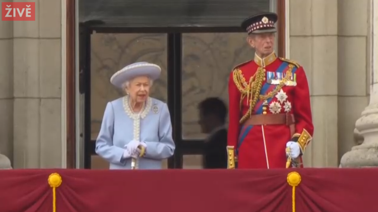 Královna během Trooping the Colour