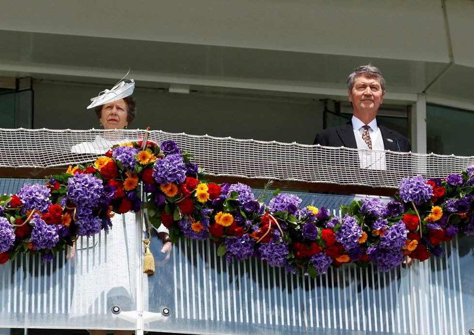 Třetí den oslav královnina jubilea: Princezna Anne s manželem na Epsom Derby