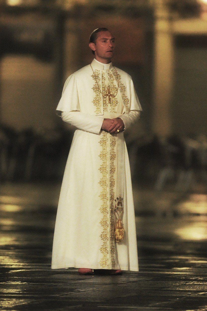 Mladý papež je seriál s Judem Lawem