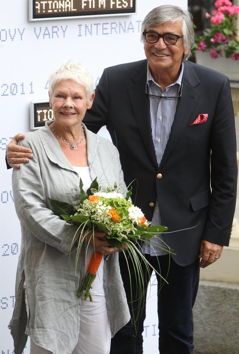 Judi Dench s prezidentem festivalu Jiřím Bartoškou.