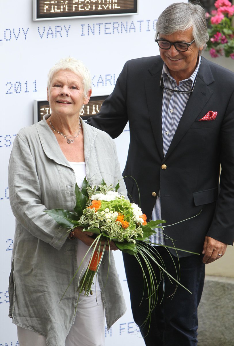 Judi Dench s prezidentem festivalu Jiřím Bartoškou.