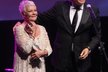 Judi Dench s prezidentem festivalu Jiřím Bartoškou.