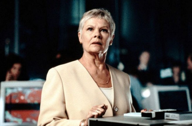 Judi Dench v bondovce Zítřek nikdy neumírá