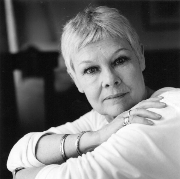 Judi Dench převezme v karlových Varech Křišťálový globus