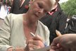 Judy Dench se těší až postaví cenu karlovarského festivalu vedle svého Oskara