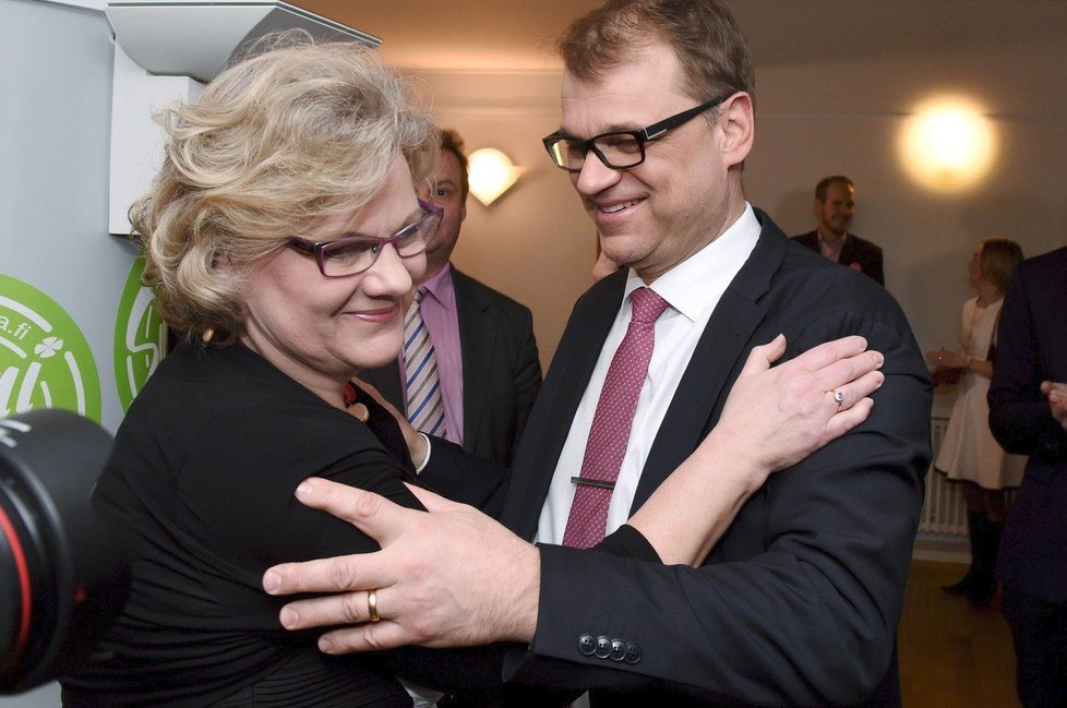 Finský premiér Juha Sipilä s manželkou