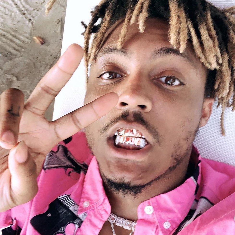 Rapper a zpěvák Juice Wrld (†21) zemřel po záchvatu na letišti.