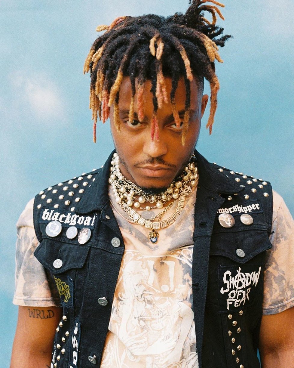 Rapper a zpěvák Juice Wrld (†21) zemřel po záchvatu na letišti.