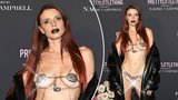 Hanbatá módní přehlídka: Julia Foxová přišla skoro nahá!