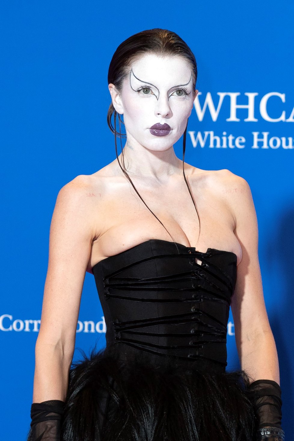 Julia Fox na každoroční akci White House Correspondents Dinner