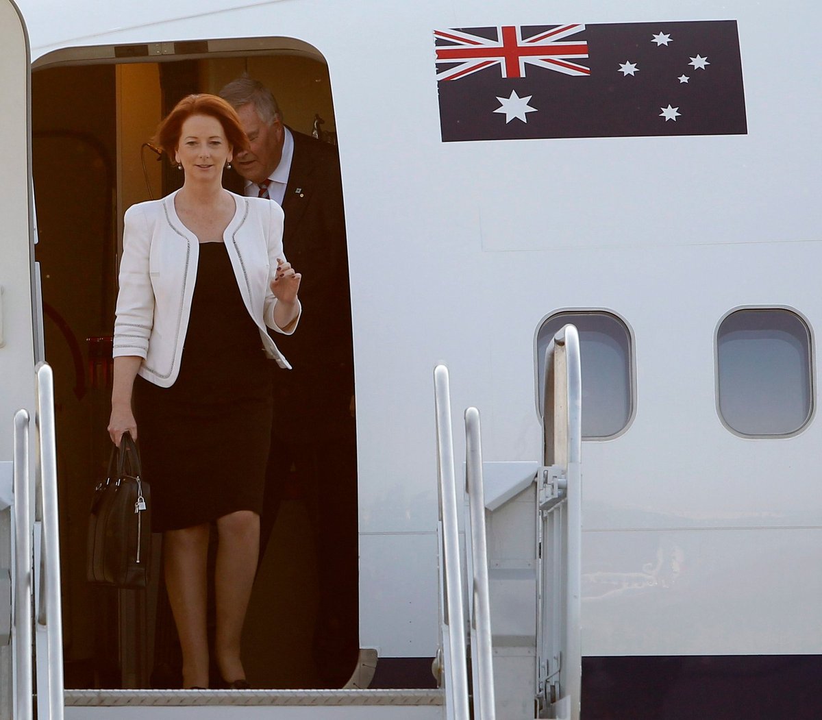 V elegantním kostýmku vystupovala po letu přes půl světa australská premiérka Julia Gillardová.
