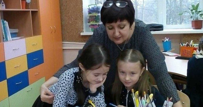 Война в Украине 2022: Украинские учителя помогают детям пережить ужасы
