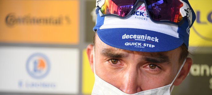 Julian Alaphilippe a jeho velké emoce v cíli 2. etapy