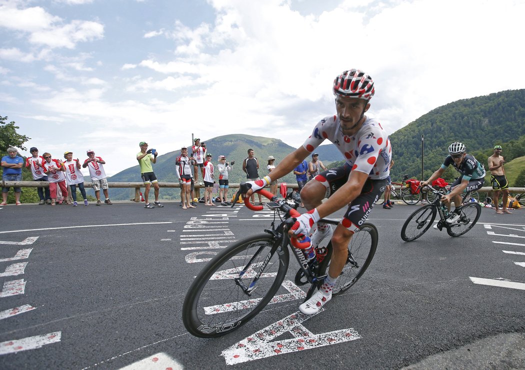 Julian Alaphilippe na letošní Tour de France vyhrál dvě horské etapy a drží puntíkatý dres pro Krále hor.