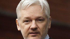 Assange pobývá už déle než čtyři roky na ekvádorském velvyslanectví v Londýně.