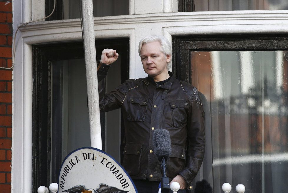 Julian Assange na balkoně ekvádorské ambasády v Londýně mluvil o vývoji událostí.