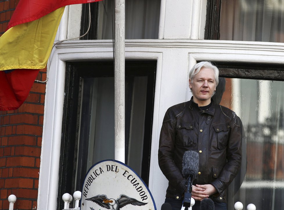 Julian Assange na balkoně ekvádorské ambasády v Londýně mluvil o vývoji událostí.