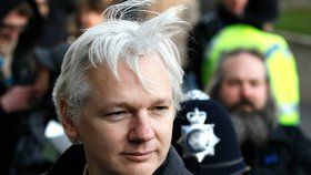 Assange je podezřelý ze znásilnění, podle něj jde však o smyšlenou kauzu