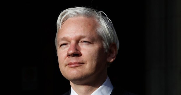 Assange se tak bojí o svůj život, že už tři roky nebyl na denním světle