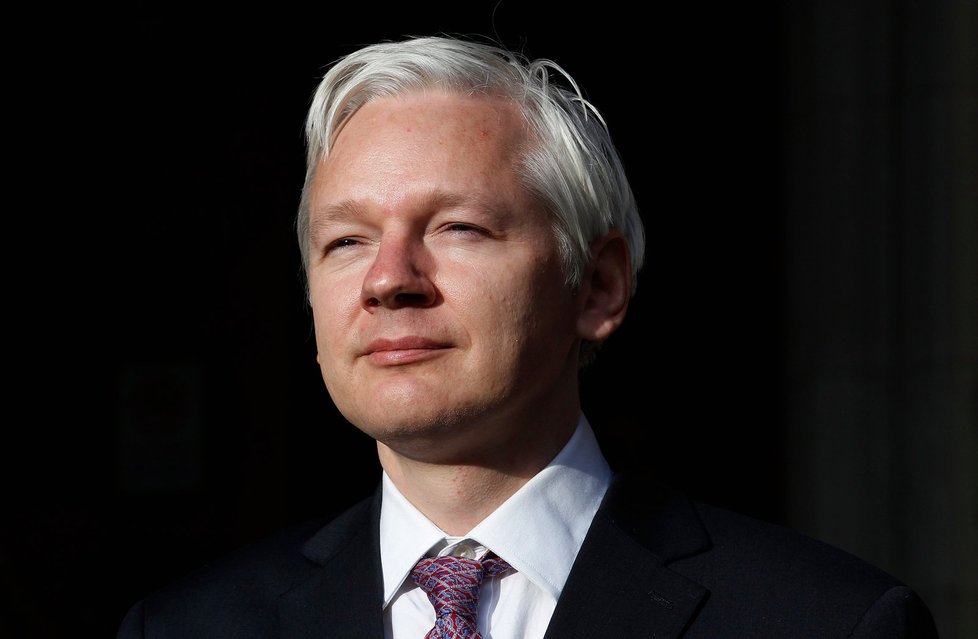 Assange se bojí, že po odsouzení ve Švédsku bude vydán do USA.
