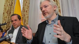 Zatykač na Assange je platný, rozhodl švédský soud