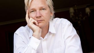 Assange se objeví v Česku. Bude „videohostem“ filmového festivalu