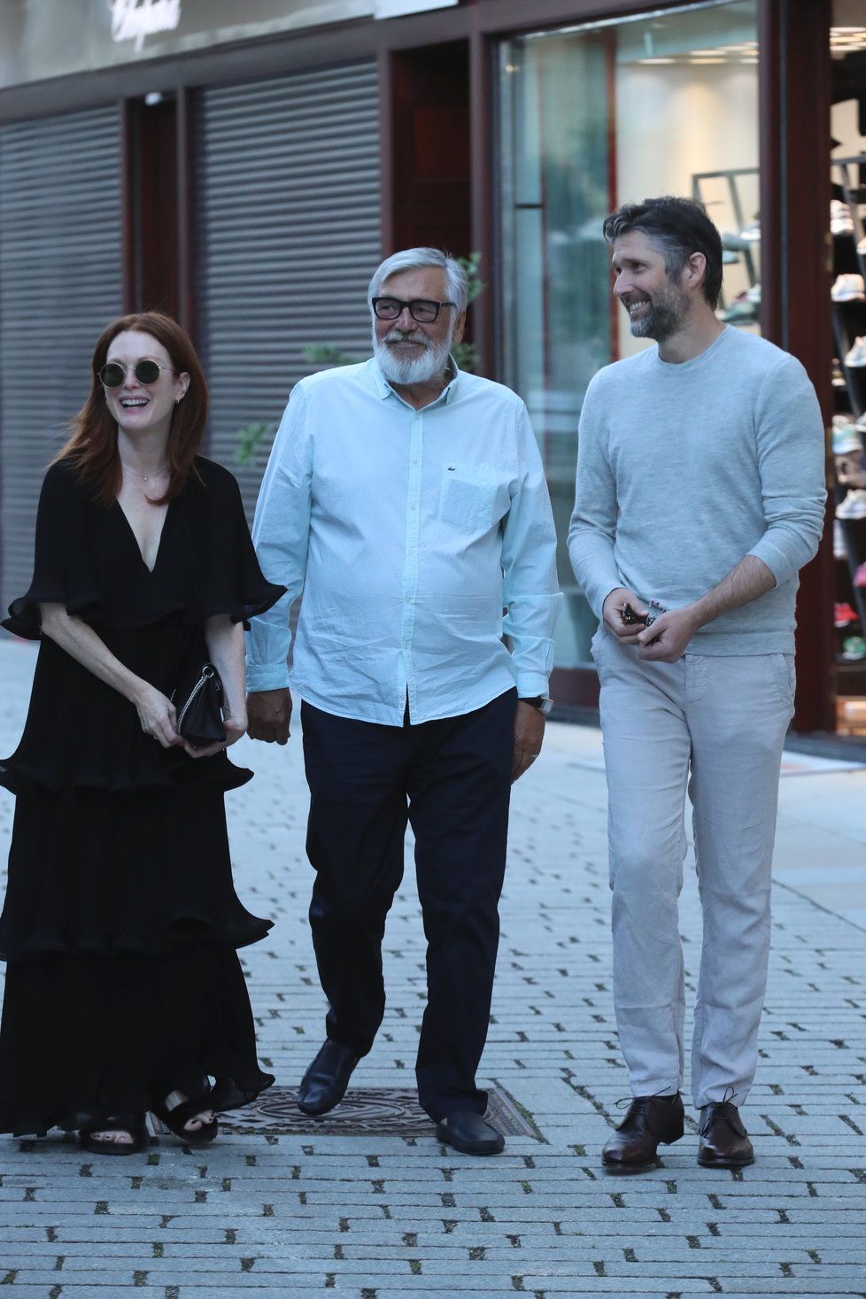 Julianne Moore míří na večeři s Jiřím Bartoškou