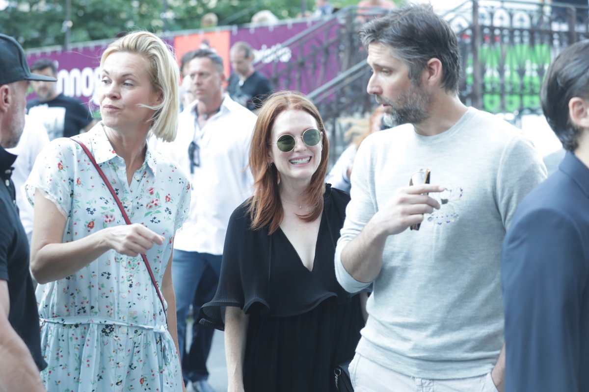 Julianne Moore míří na večeři s Jiřím Bartoškou