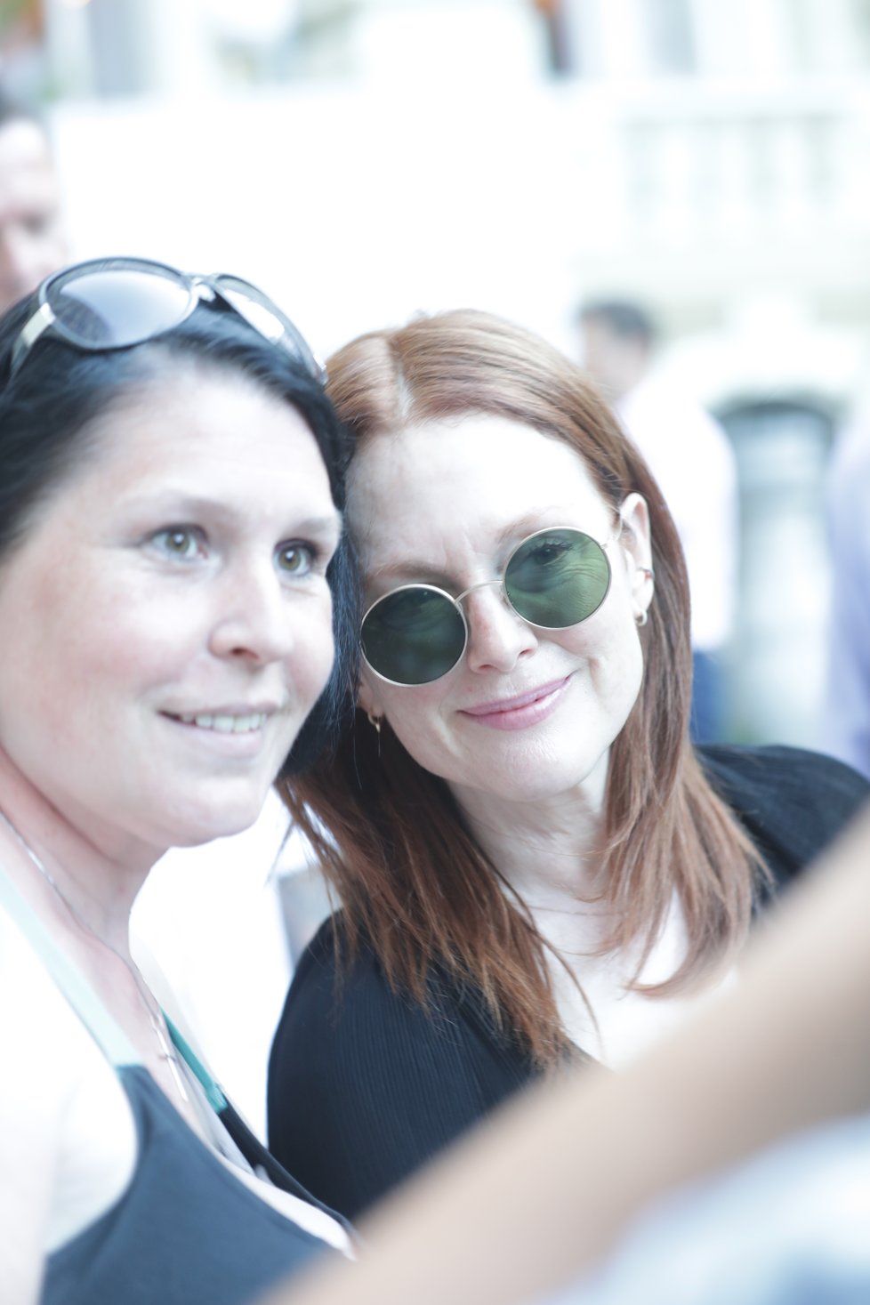 Julianne Moore míří na večeři s Jiřím Bartoškou