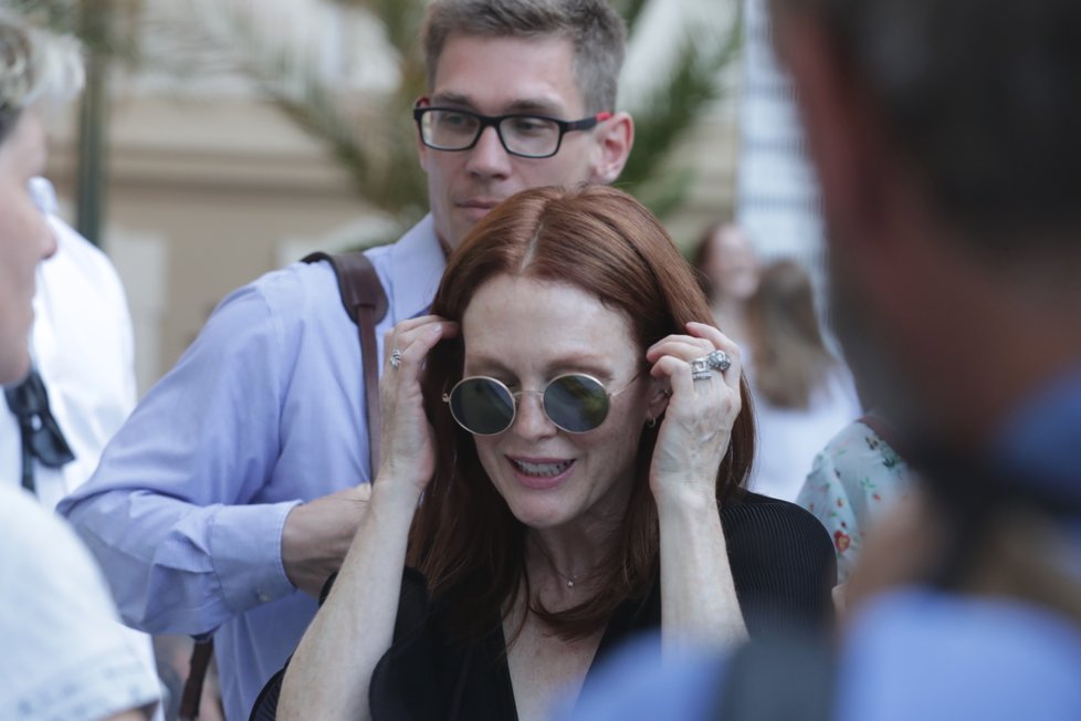 Julianne Moore míří na večeři s Jiřím Bartoškou