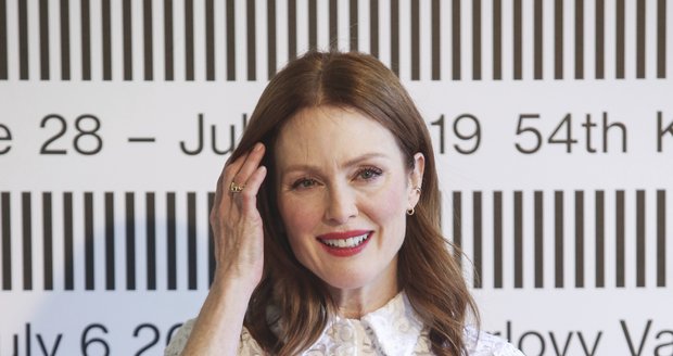 Julianne Moore na tiskové konferenci v Karlových Varech