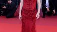 Herečka Julianne Moore doslova zazářila na červeném koberci v Cannes.