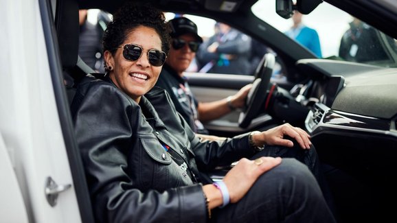 BMW chystá nový Art Car, plátnem Julie Mehertu se stane BMW M Hybrid V8