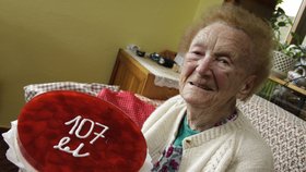 "Obyčejná strava, pořádek, spokojená rodina," shrnula recept na dlouhověkost letos v květnu na oslavě svých 107. narozenin.