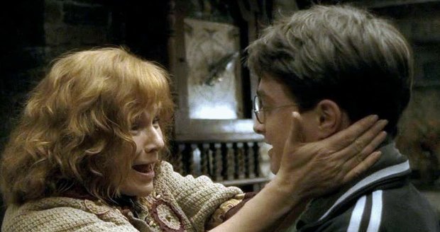 Julie Walters jako Molly Weasleyová v Harrym Potterovi.