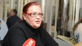 Julie se před reportéry Blesk.cz chovala o poznání slušněji, než na cestující v metru