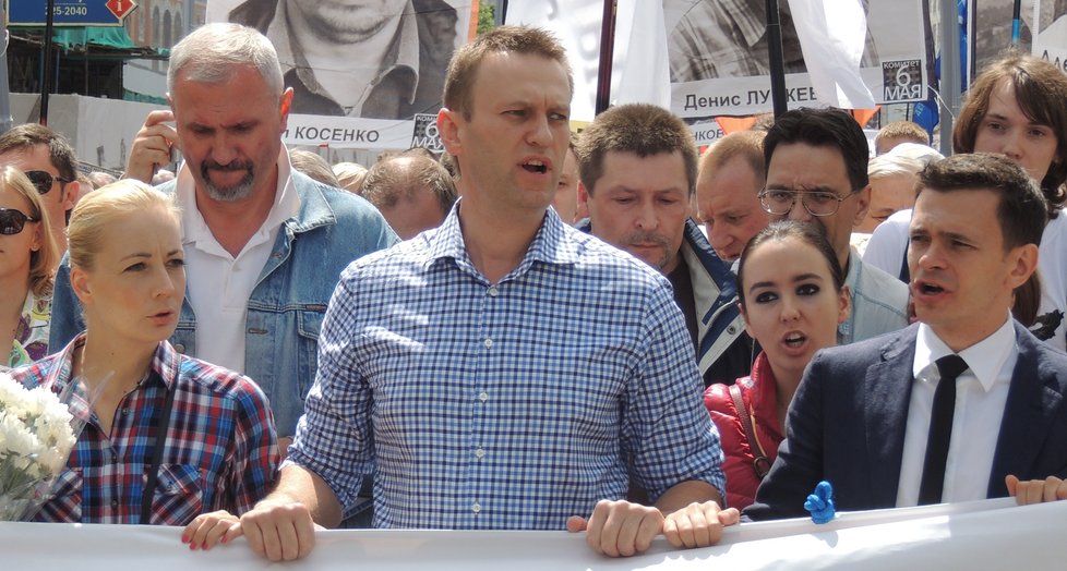 Julija a Alexej Navalní, Anna Vedutovová a Ilja Jašin na moskevské demonstrace (12. 6. 2013).