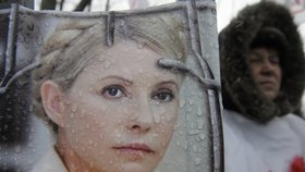 Kyjevské protesty proti věznění Julije Tymošenkové: Expremiérka byla mezitím převezena 450 km na východ do trestanecké kolonie
